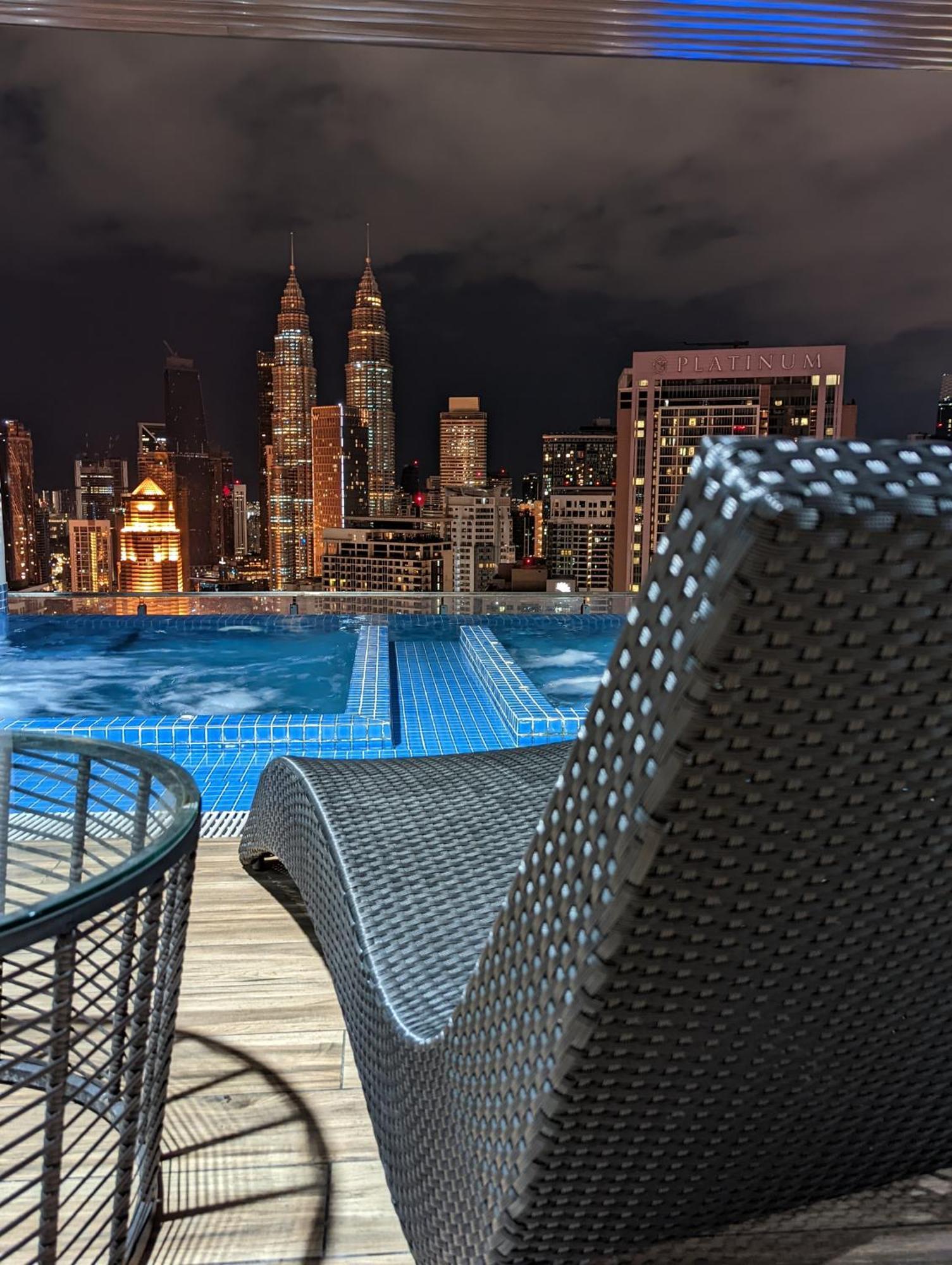 The Colony Infinitum By White House Klcc *